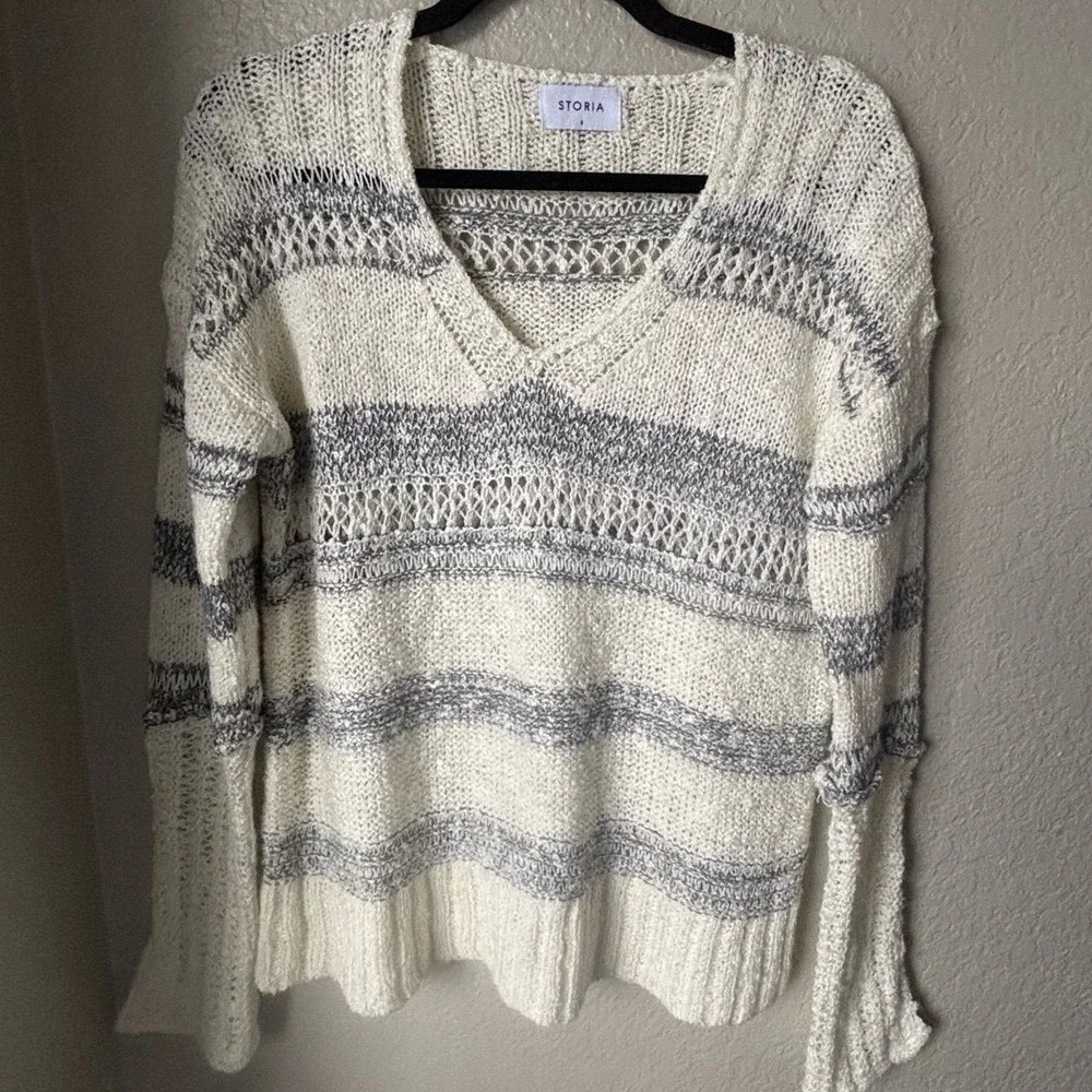 Storia  cream and gray Anthropology Sweater Size Small‎